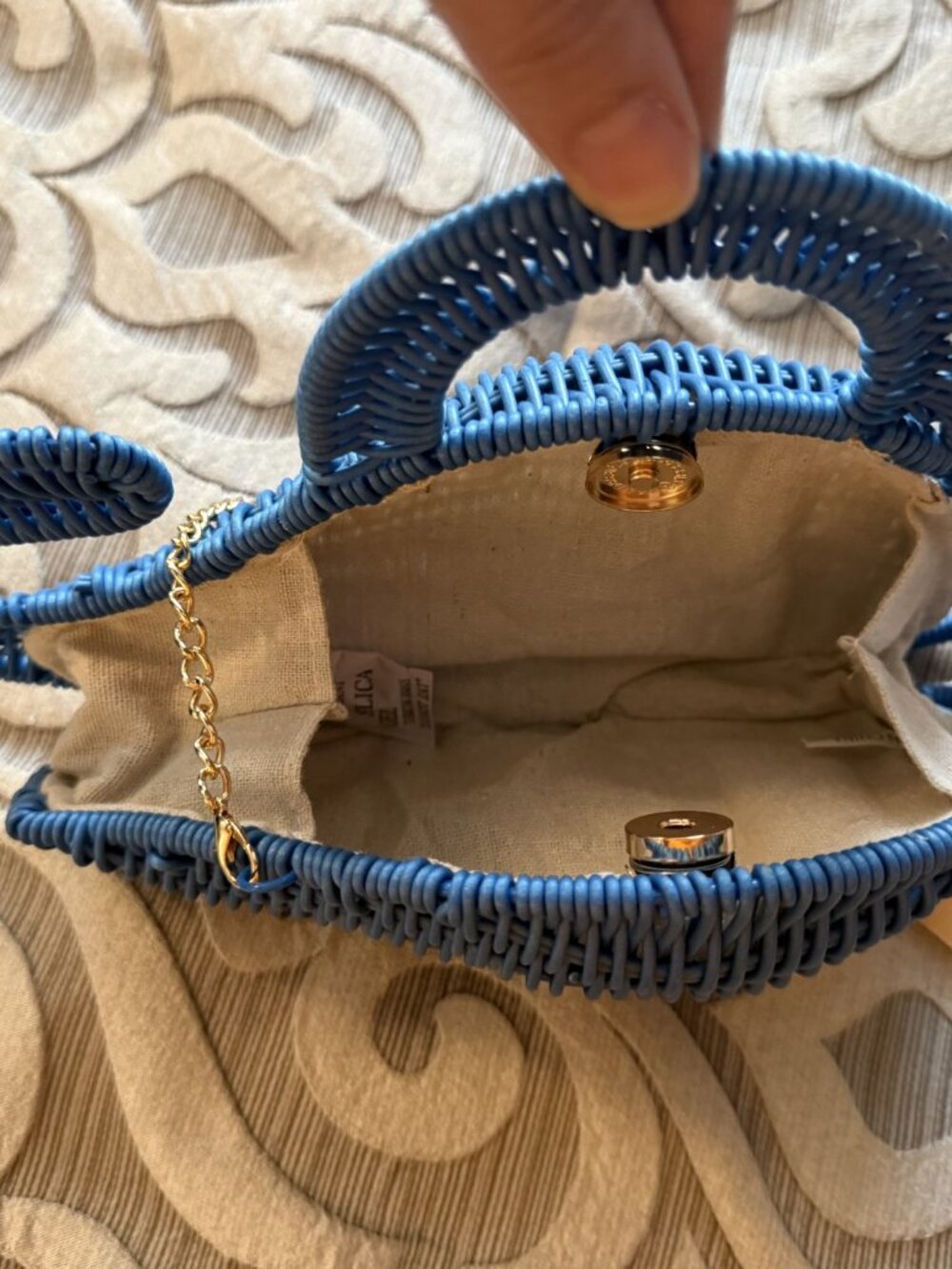 Tommy Bahama Blue Whale Wicker Crossbody Bag Novelty Beach Purse Gold Strap NEW - Picture 3 of 5